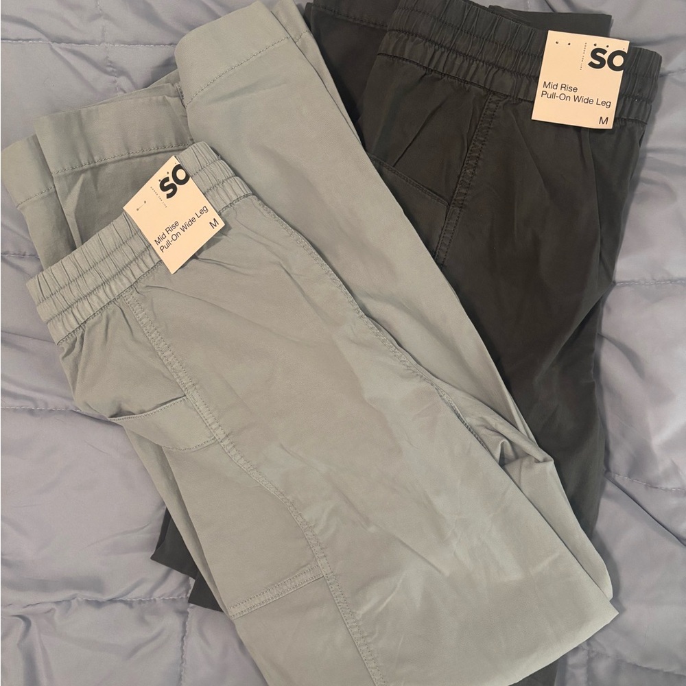 New with tags. Wide leg pants.